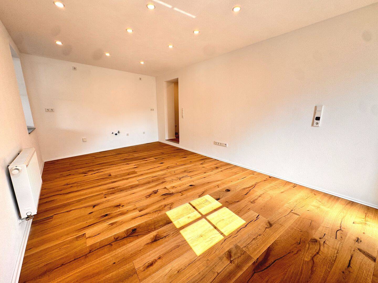 Provisionsfrei - Renovierte 3 Zimmer Wohnung mit Terrasse und Stellplatz in Heßdorf – Heßdorf – Vorschaubild 4