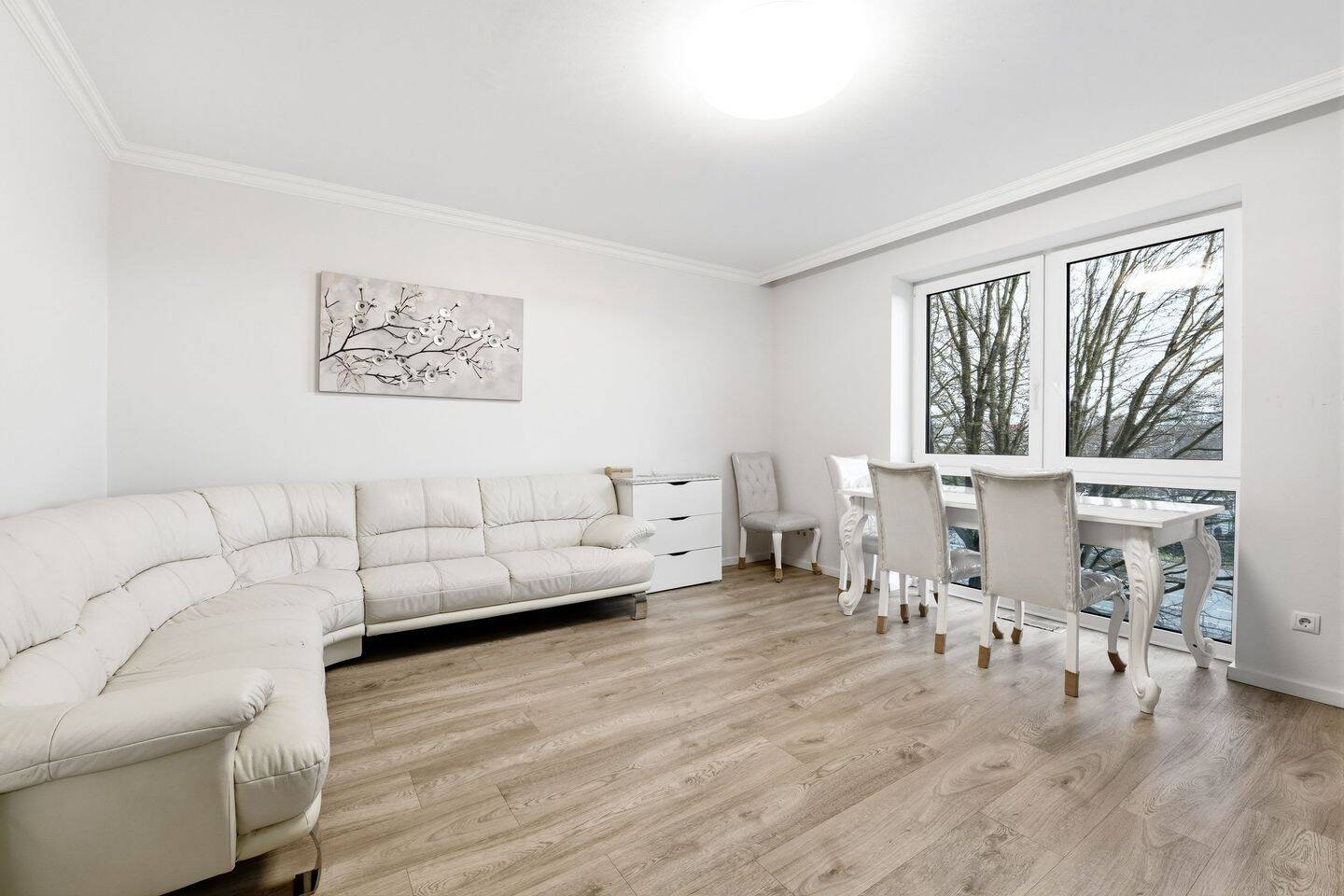 Vermietete, großzügige 4-Zimmer-Wohnung mit Balkon und Loggia – Hamburg – Vorschaubild 2