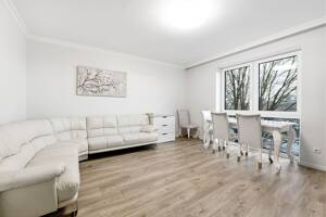 Vermietete, großzügige 4-Zimmer-Wohnung mit Balkon und Loggia – 22525 Hamburg – Vorschaubild 2