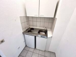 Großzügige 1-Zimmer-Wohnung Saniert mit schönem Ausblick, Aufzug, Stellplatz – 24103 Kiel – Vorschaubild 6