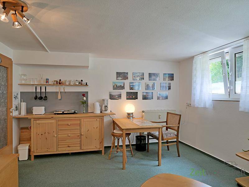 (EF0486_M) Dresden: Leubnitz-Neuostra, hübsch möbliertes 2-Zimmer-Domizil im Souterrain, an Wochenendheimfahrer – Dresden – Vorschaubild 2