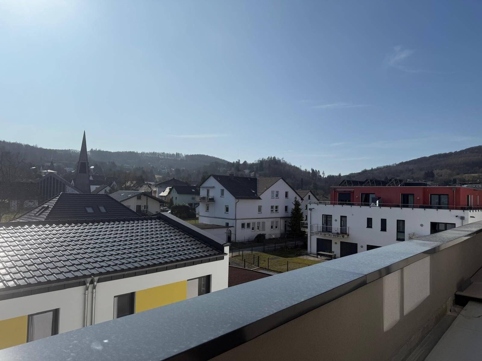 EXKLUSIVES 2,5 ZIMMER-PENTHOUSE? AUFZUG? TIEFGARAGE  BARRIEREFREI ERSTBEZUG