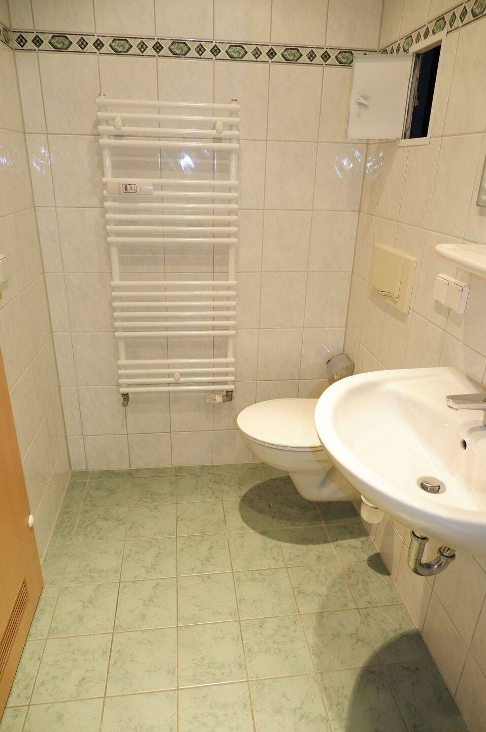 Frei ab 1.9.26 - Helle Wohnung im 2. OG / Bad mit Dusche – Chemnitz – Vorschaubild 4