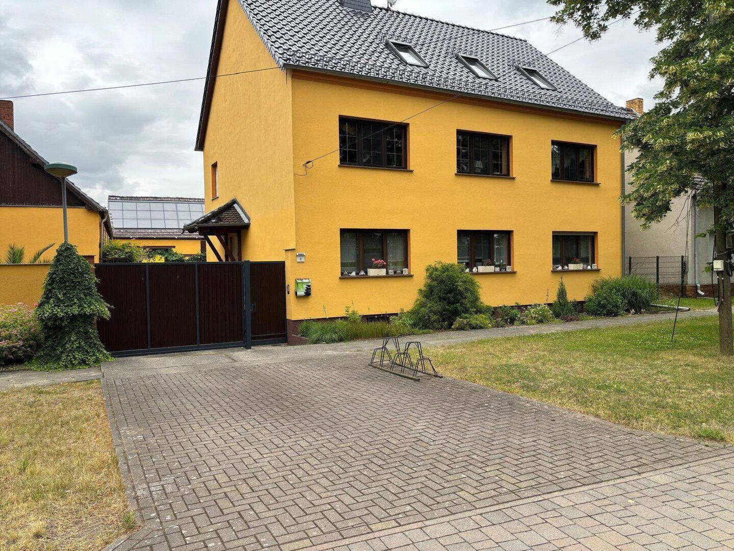 Bezugsfertiger Vierseitenhof - 5.340 m² - ca 245 m² Wohnfläche, 680 m² Nutzfläche