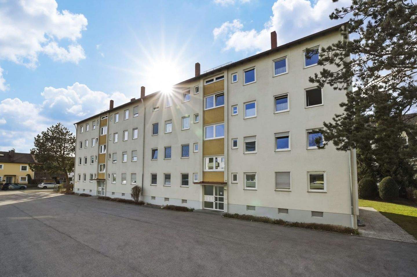 KÄUFER-PROVISIONSFREI*: 4-Zimmer-Wohnung mit Loggia und Garage in Haunstetten – Augsburg – Bild 1 von 9