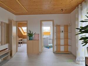 (EF1025_M) Dresden: Ockerwitz, preiswerte möblierte Dachwohnung mit Balkon und Grundreinigung, WLAN – 1156 Dresden – Vorschaubild 4