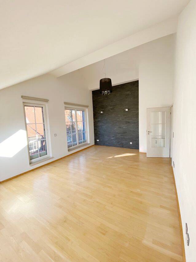 Kreative Dachgeschosswohnung mit Balkon - ruhig und zentral in München-Daglfing – München – Vorschaubild 3