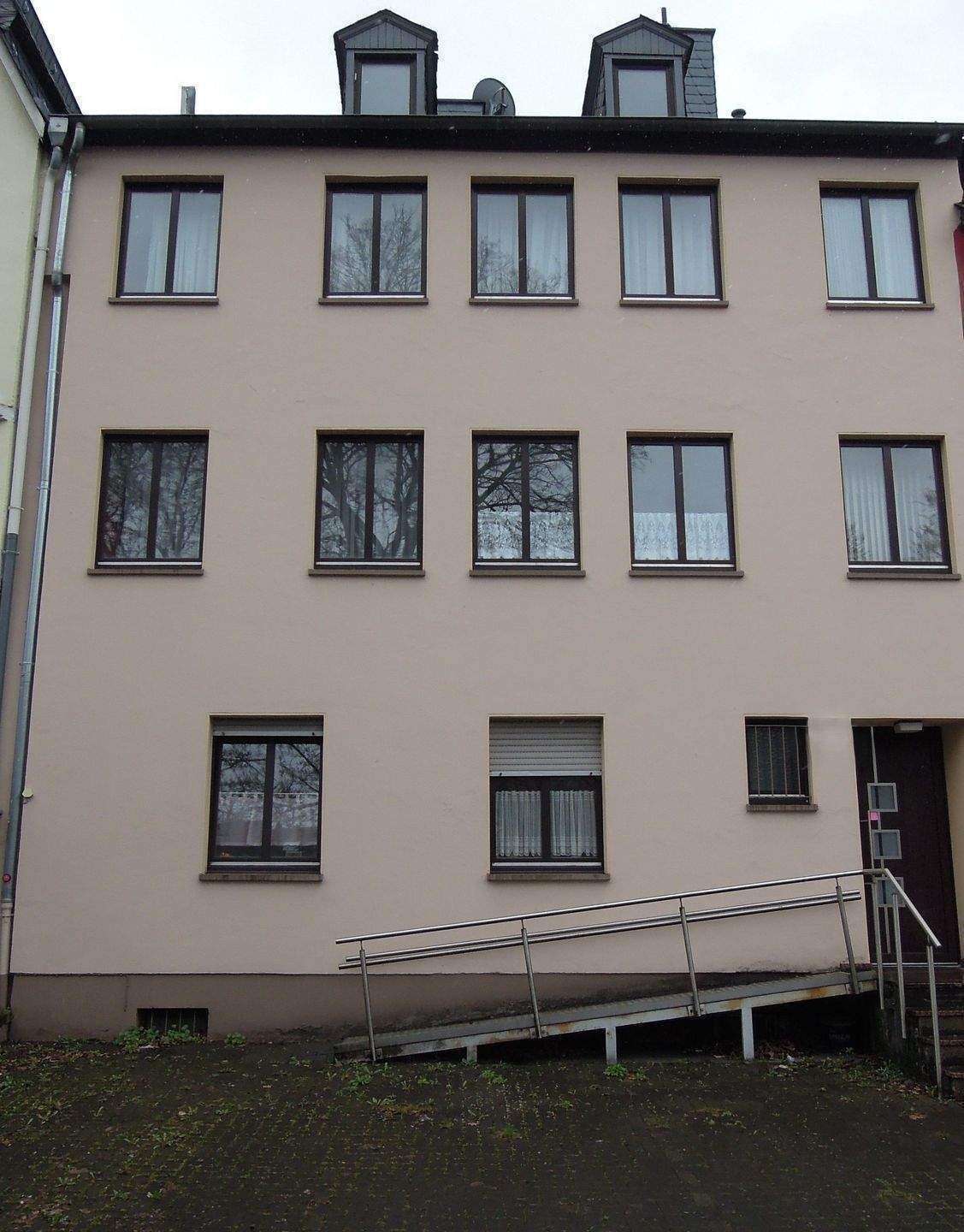 Top Lage im Alleenbereich Trier-Süd, Mehrfamilienhaus mit 3 Stellplätzen zu verkaufen ! – Trier – Bild 1 von 9