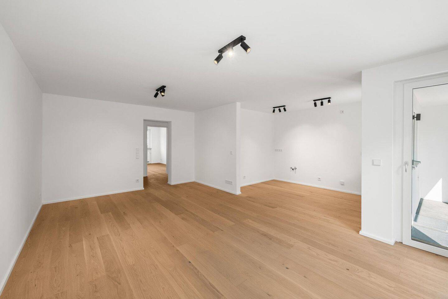 Ihr neues Zuhause: Exklusiv modernisierte 4-Zimmer-Wohnung mit großem Garten – Nürnberg – Vorschaubild 4