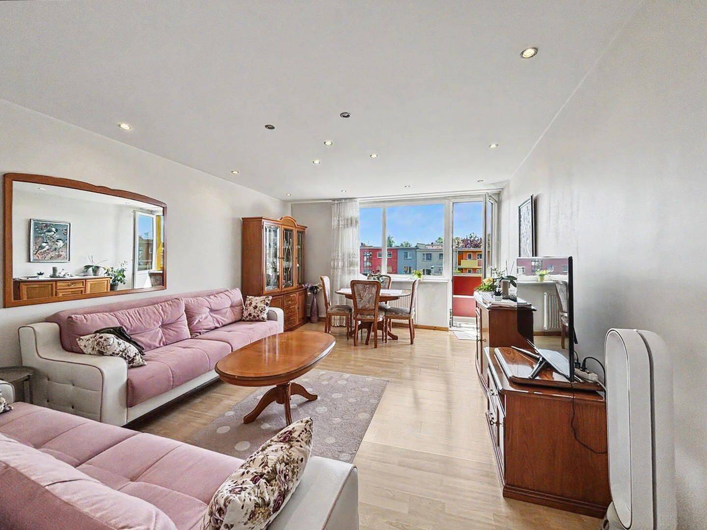 Bezugsfreie 3-Zimmer-Dachgeschosswohnung mit Balkon in City-Lage unweit Schloss Charlottenburg – Berlin – Vorschaubild 4