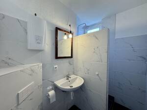 Bezugsfertig mit Skylineblick - renoviertes 1-Zimmer-Apartment in Frankfurt Nied – 65934 Frankfurt am Main – Vorschaubild 4
