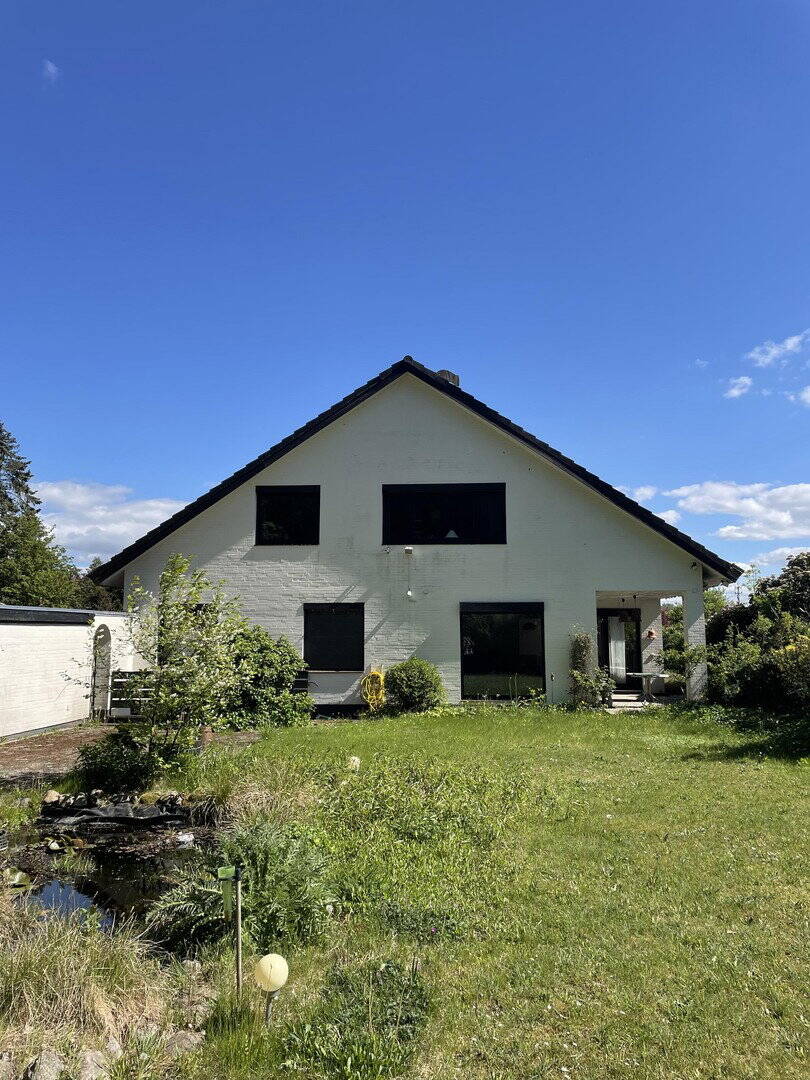 Schönes Architektenhaus mit traumhaftem Waldgrundstück in Lübeck