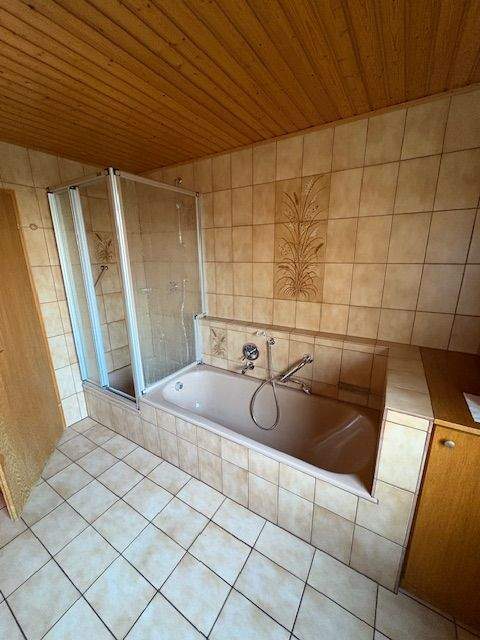Attraktives 2-Familienhaus in idyllischer Lage mit tollem Grundstück & Ausbaupotential – Waldbrunn – Vorschaubild 9