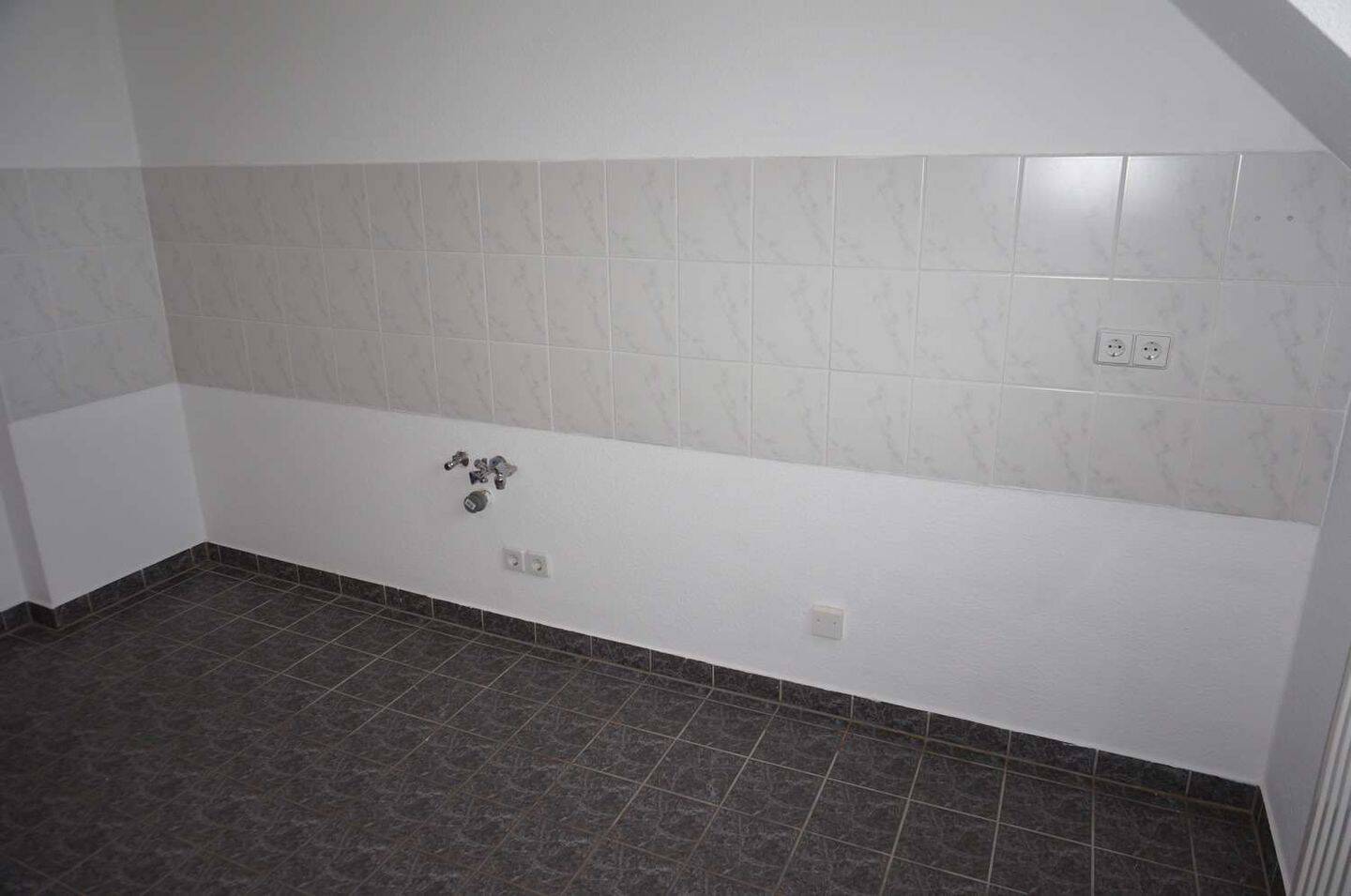 Dachgeschoss inkl. EBK !!! Balkon - Bad mit Dusche !! – Chemnitz – Vorschaubild 9