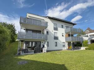 Moderne 2-Zimmer-Wohnung mit Terrasse, Einbauküche und Carport-Stellplatz – 96450 Coburg – Vorschaubild 2