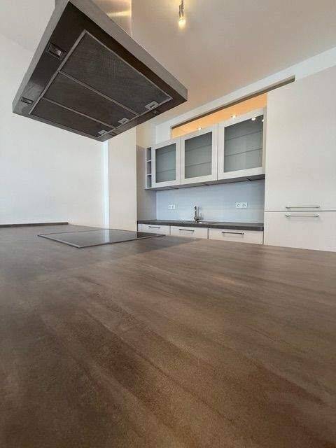 Zentrale Lage: Sehr schöne sonnige, ruhige luxuriöse 3-Zimmer-Wohnung mit 2 Terrassen und Gärten, KFZ-Stellplatz – Nürnberg – Vorschaubild 5