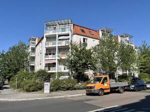 Ruihig wohnen unterm Dach mit Lift, EBK & Balkon! – 1277 Dresden – Vorschaubild 3