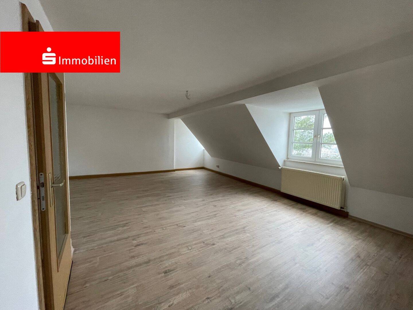 Schicke Dachgeschoßwohnung - 2 Etagen mit Einbauküche