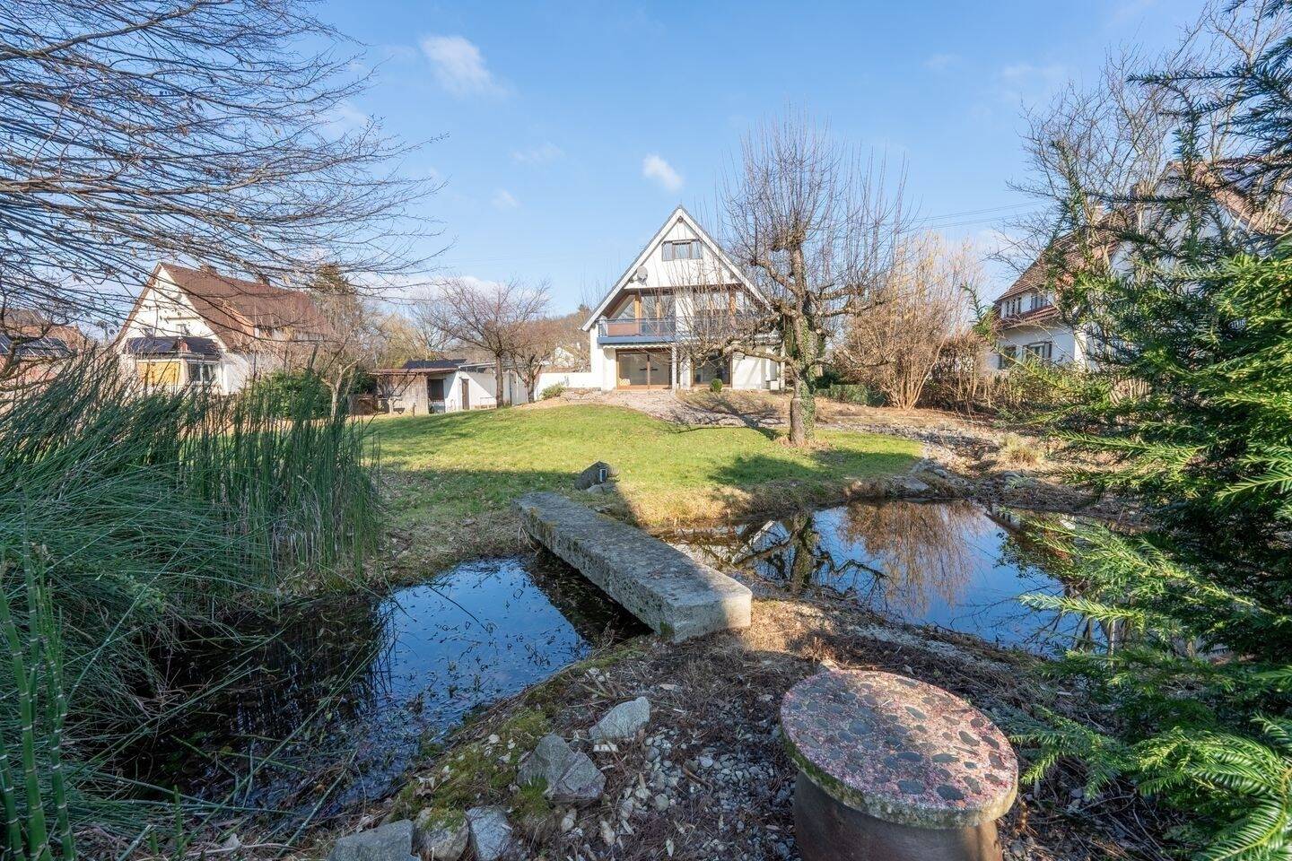 Traumhafte Wohnoase für Familien mit über 1.590 m² Grundstück, Einliegerwohnung und Doppelgarage – Sexau – Vorschaubild 2