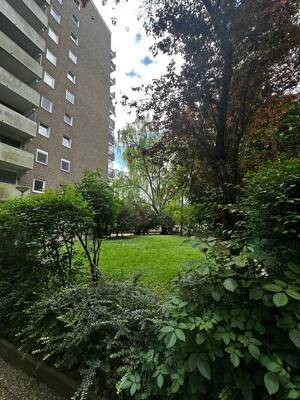 zentral gelegene 2-Zimmerwohnung mit großem Balkon und KFZ- Stellplatz in TG