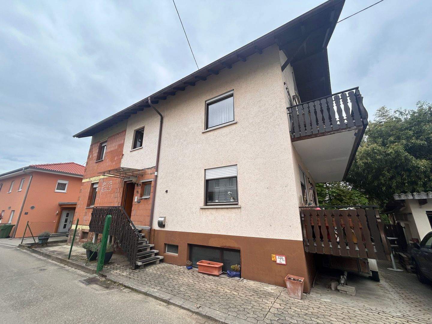 Attraktive Lage trifft Potenzial – vielseitiges Zweifamilienhaus in Ortenberg – Ortenberg – Vorschaubild 2