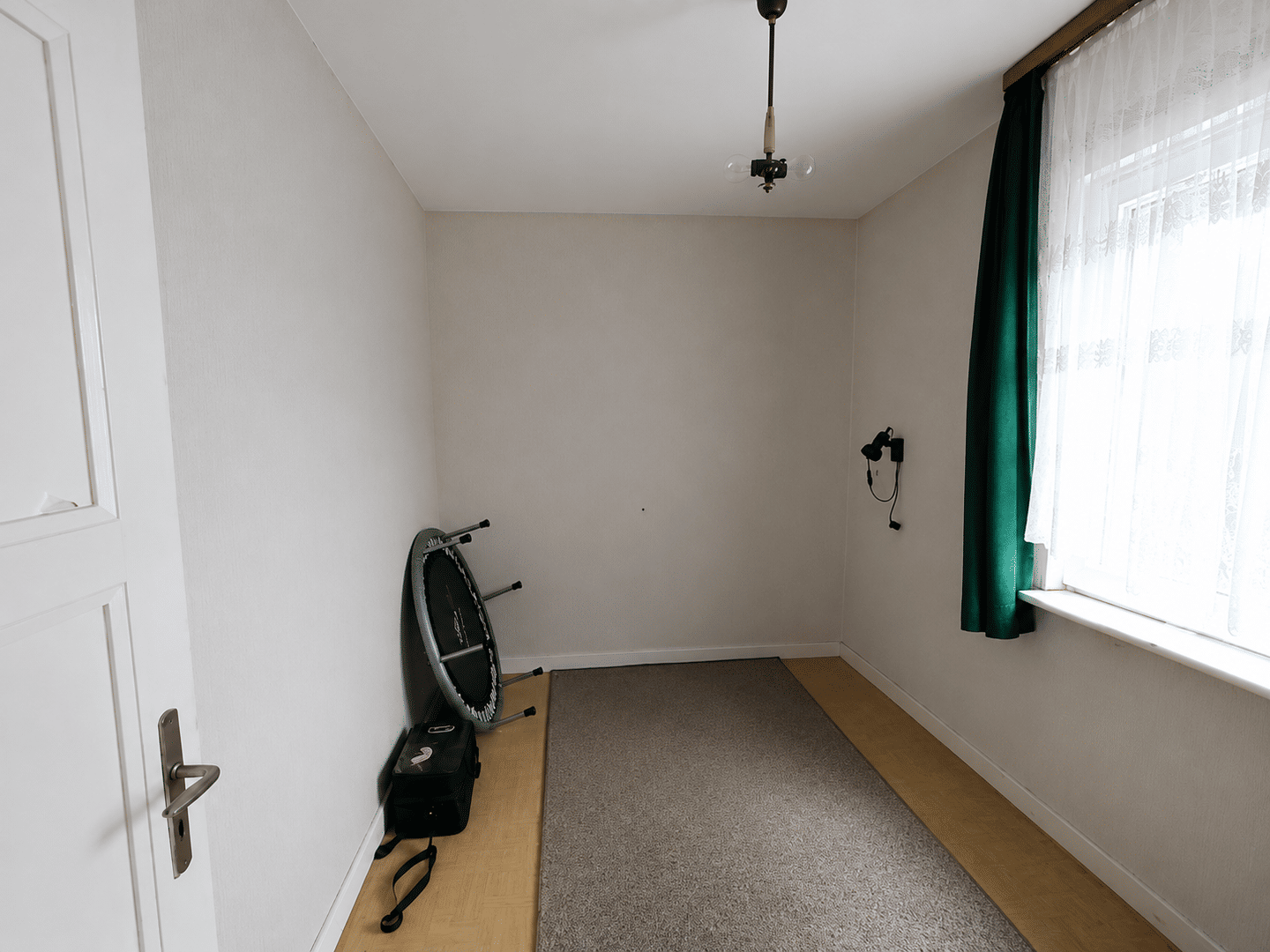Einfamilienhaus mit viel Potenzial - verwirklichen Sie Ihr Traumzuhause hier! – Bell (Hunsrück) – Vorschaubild 2