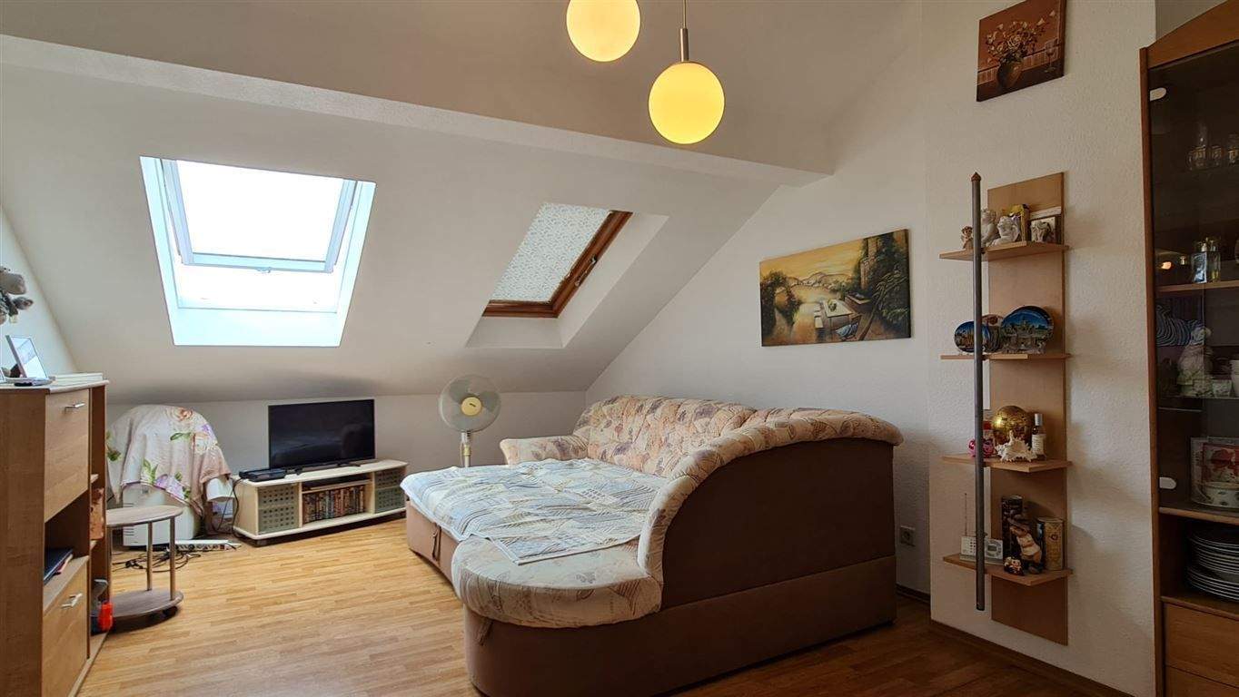 Lichtdurchflutete DG-Wohnung mit TG-Stellplatz & Top-Anbindung in Karlsruhe – Karlsruhe – Vorschaubild 3
