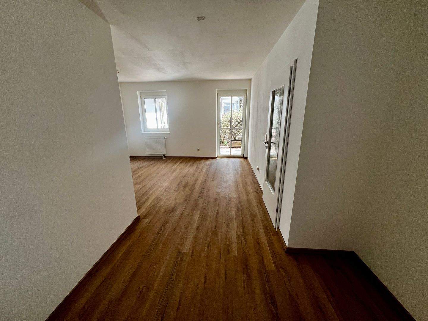 Frisch Renovierte 1-Zimmer Wohnung in entspannter Lage mit Terrasse – Regensburg – Vorschaubild 2
