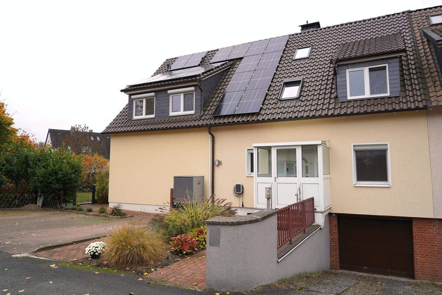 * Energieeffiziente Immobilie am Mittellandkanal * - saniertes Objekt mit ca. 235 m² Wohnfläche – Hannover – Bild 1 von 9