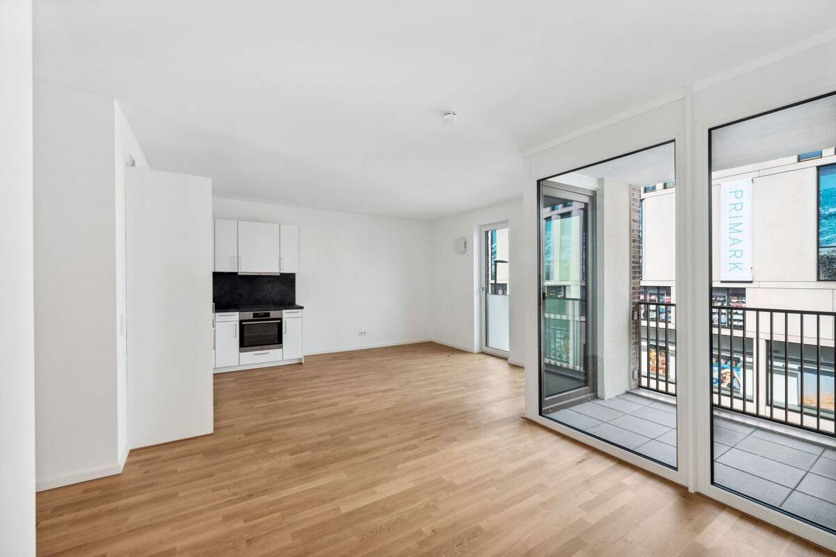 Attraktive 3-Zimmer-Wohnung mit Loggia und Balkon im Zentrum von Kiel – 24103 Kiel – Bild 1 von 9