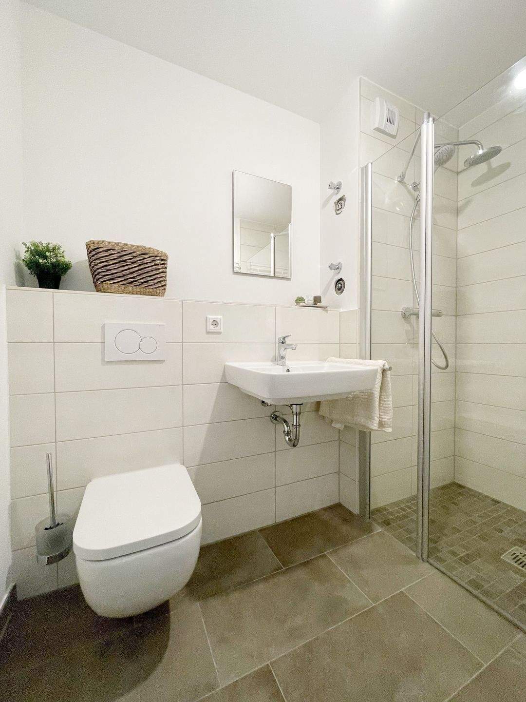 Neubau - Modern möbliertes 1 Zimmer Apartment mit Terrasse & WLan inkl. – Augsburg – Vorschaubild 6