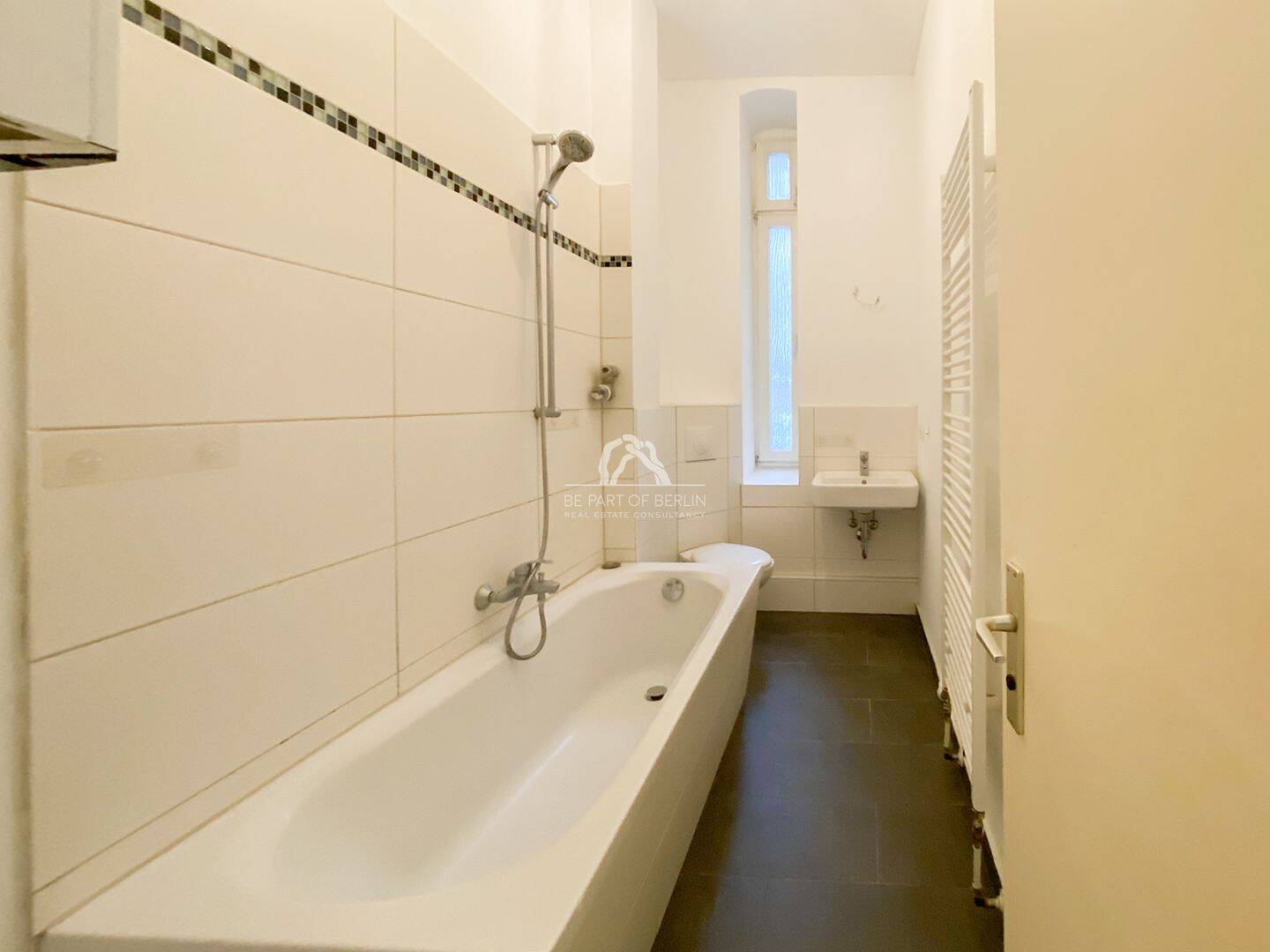 BEZUGSFREIE 2-ZIMMER-WOHNUNG IM HINTERHAUS|MIT CA. 60QM TERRASSEN-GENEHMIGUNG | PROVISIONSFREI – Berlin – Vorschaubild 5