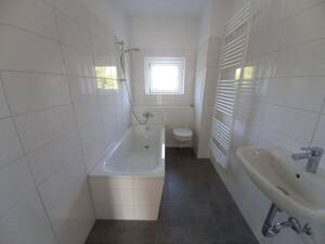 Eine 3 Raumwohnung mit Balkon - frisch renoviert! – 1309 Dresden – Vorschaubild 7