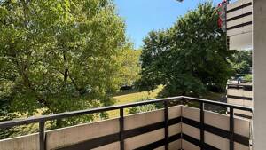 Ruhige 2,5-Zimmer-Wohnung mit Balkon ! 1 Monat KALTMIETFREI!