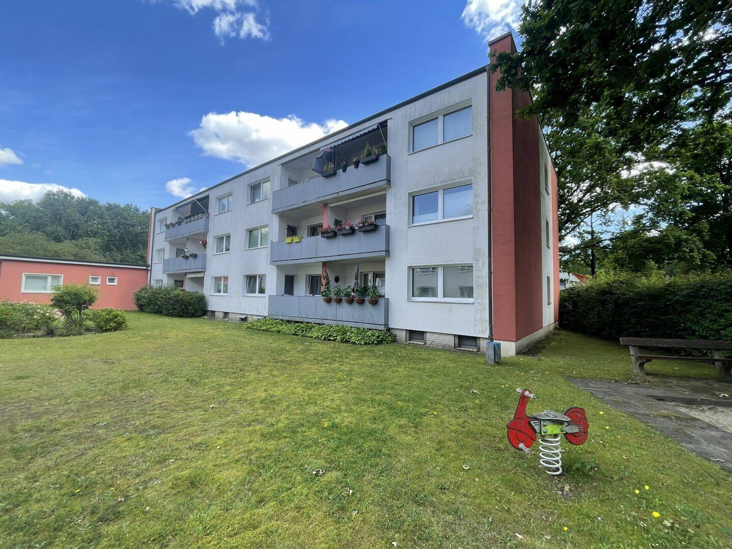 3 Zimmer, Balkon und Keller - Wohnen mit Grünblick in Hamburg-Bramfeld