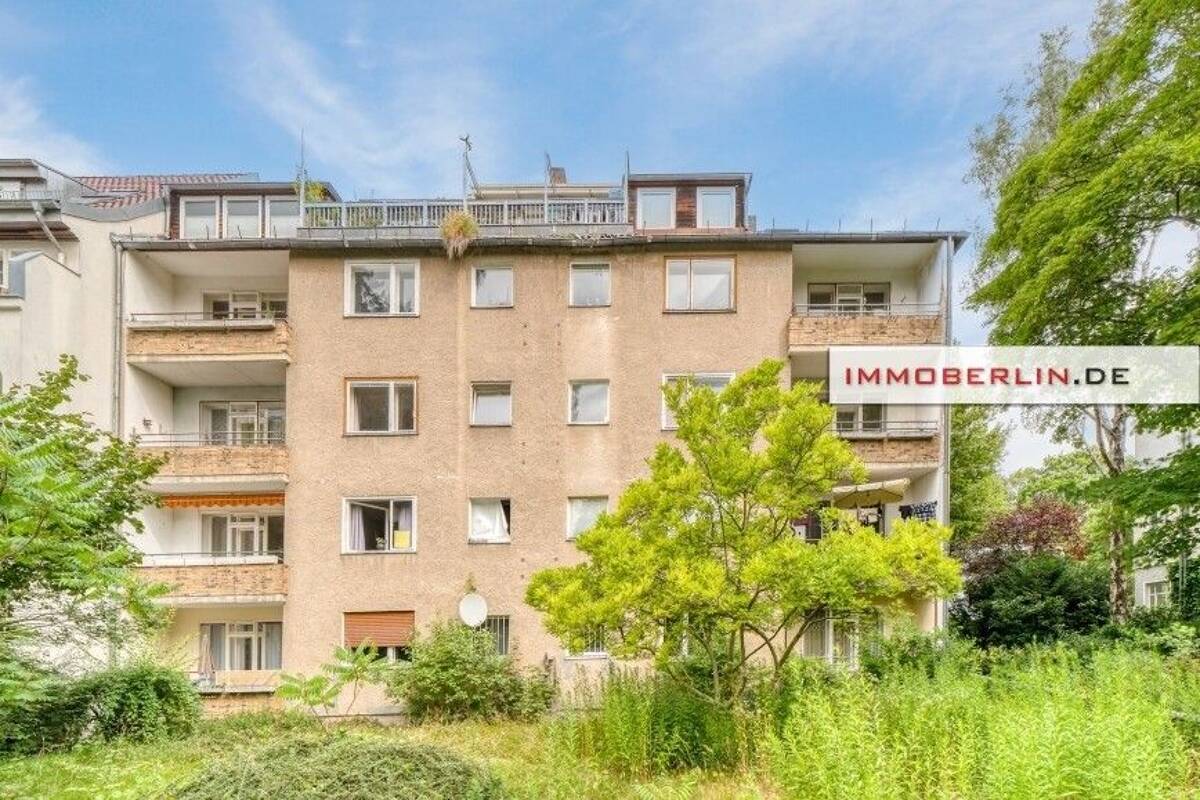 IMMOBERLIN.DE - Beliebte Lage! Sanierungsbedürftige Wohnung mit Südostloggia – 12247 Berlin – Bild 1 von 9
