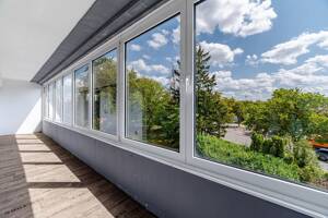 Bezugsfreie 2-Zimmer-Wohnung mit großzügiger Süd-Loggia und gepflegtem Zustand – 80992 München – Vorschaubild 4