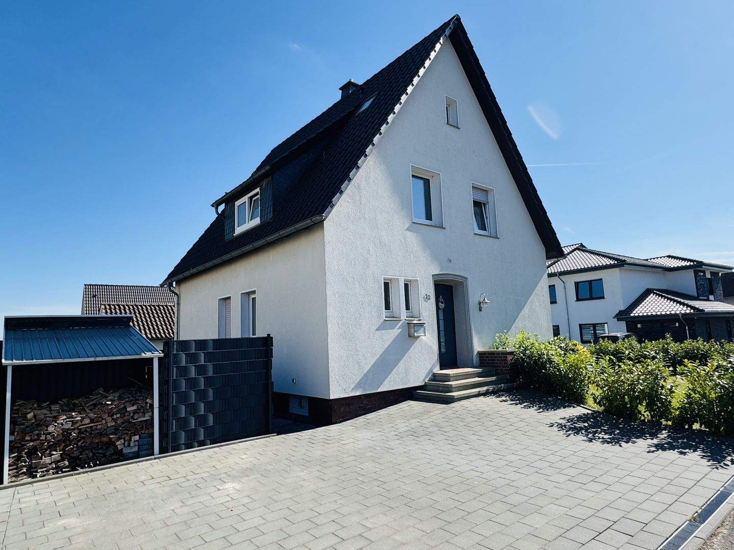 Charmantes Einfamilienhaus in ruhiger Lage von Rödinghausen - modernisiert und bezugsfertig! – Rödinghausen – Bild 1 von 9