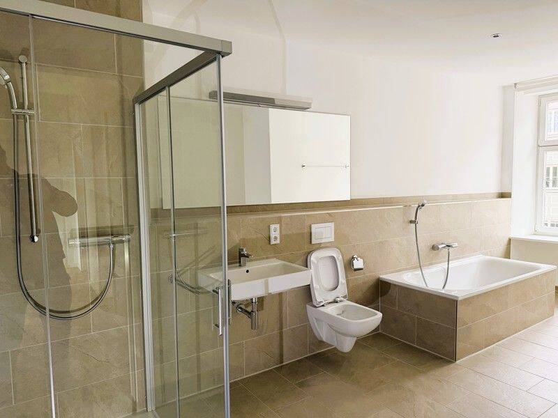 Charmante 3-Zi.-Wohnung mit sonnigem Balkon, moderner Küche und Wohlfühlbad – Augsburg – Vorschaubild 7