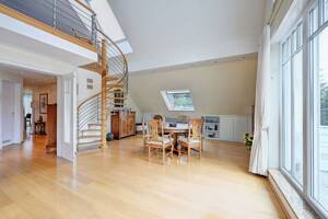 Ruhige 4-Zimmer-DG-Wohnung mit 2 Bädern, 2 Balkonen + Galerie in Waldtrudering – 81827 München – Vorschaubild 6