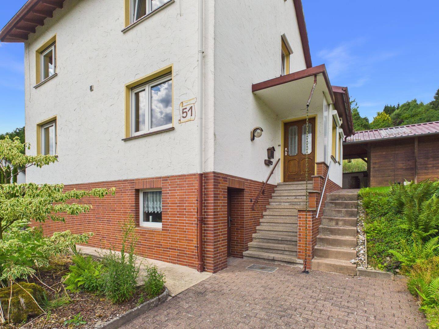 Familienfreundliches Einfamilienhaus mit großem Garten, Teich und Garage in Hauneck – Hauneck – Vorschaubild 2