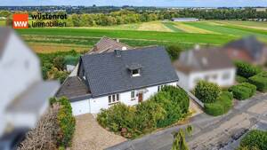 Geschichte und Zukunft - Historisches Zweifamilienhaus mit großem Areal zur eigenen Gestaltung