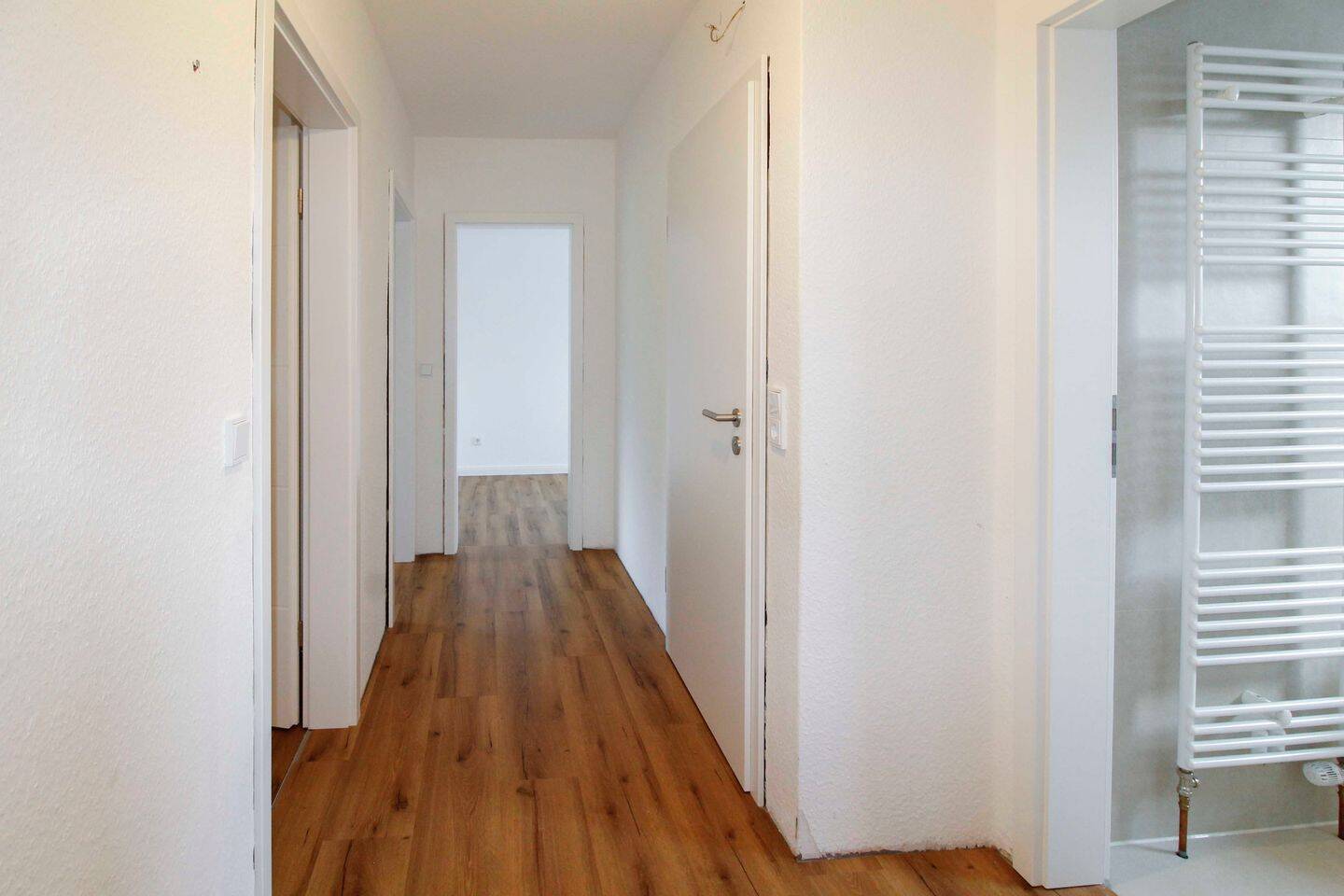 Kernsanierte (2025) & moderne 4 Zimmer-Erdgeschosswohnung ! Einziehen & Wohlfühlen – Bad Fallingbostel – Vorschaubild 5