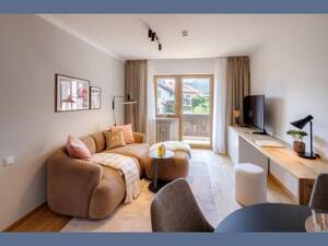 Möbliert: Neu möblierte 2-Zimmer Wohnung mit Balkon zum Erstbezug