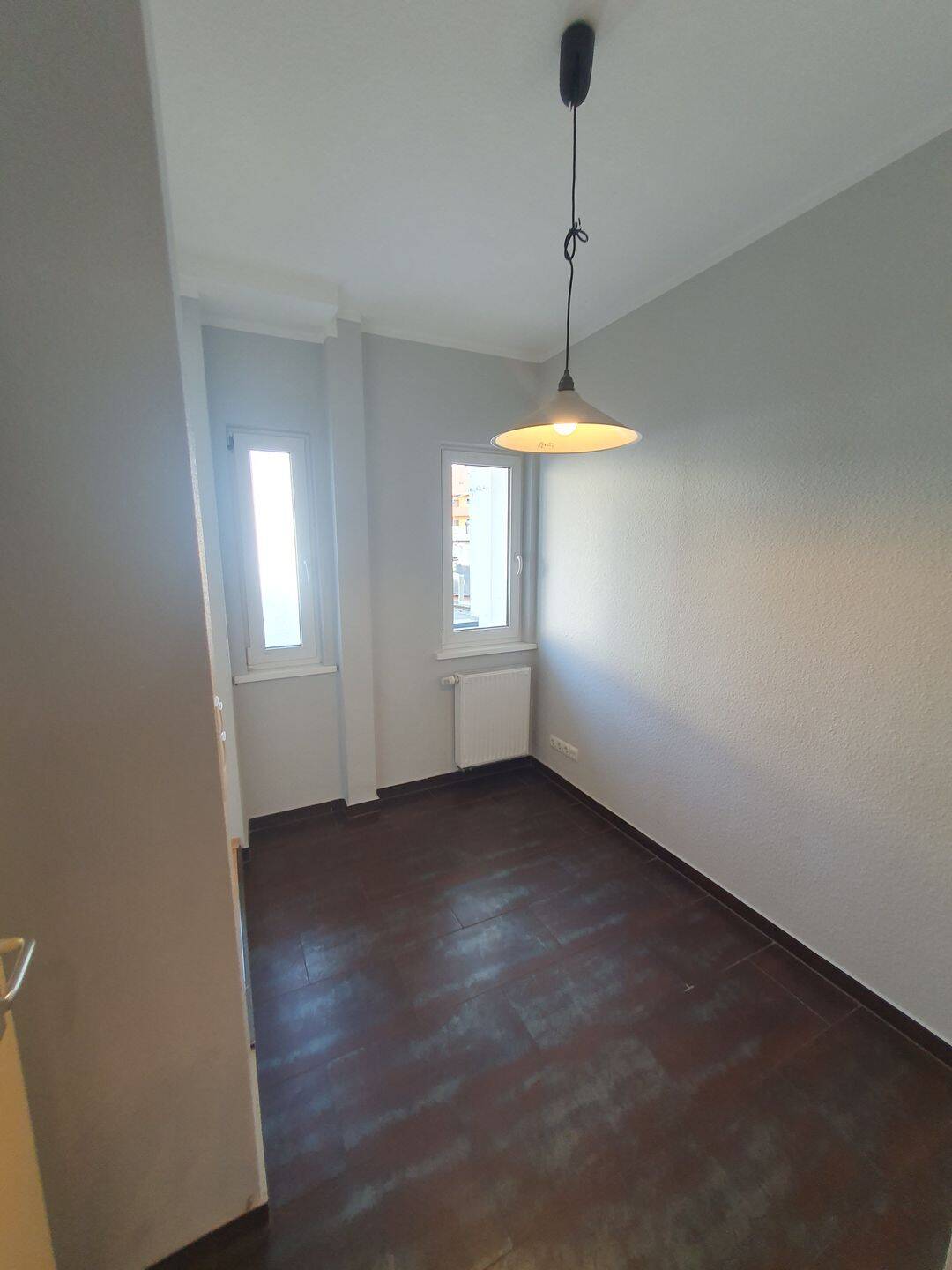 Variabel möblierte Wohnung mit neuem Mobiliar und allen Geräten – Nürnberg – Vorschaubild 9