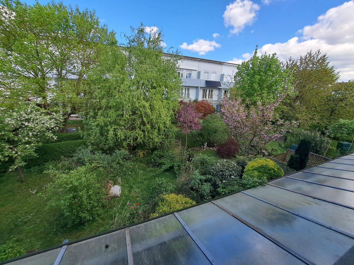 KA-Rüppurr in ruhiger, gesuchter Lage: Architektonisch interessantes RH-Mittelh., Energieeffizienzklasse C.,