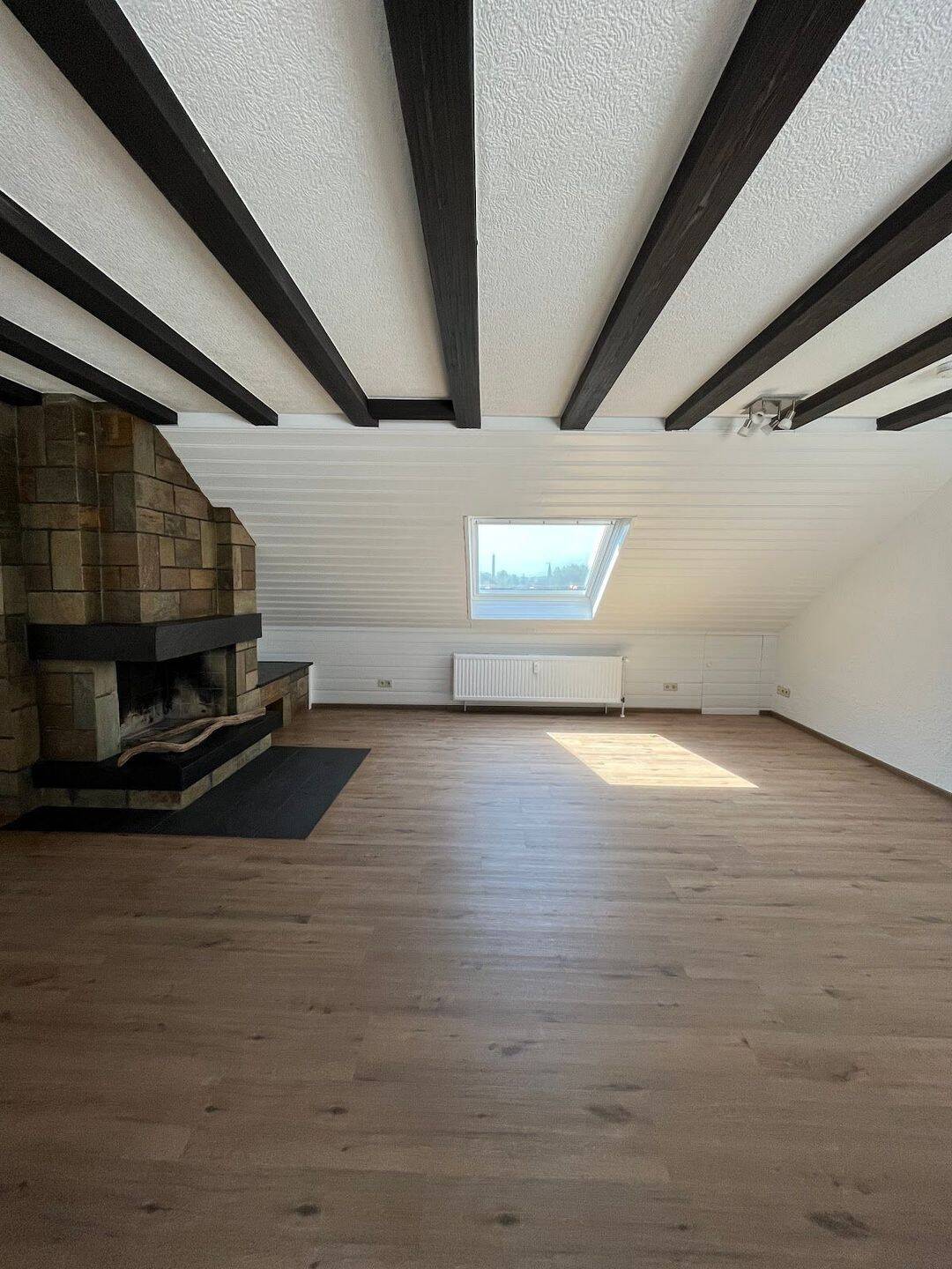 Frisch renovierte 2-Zimmer Dachgeschosswohnung mit Charme in Giesenkirchen -offener Kamin – Mönchengladbach – Vorschaubild 4
