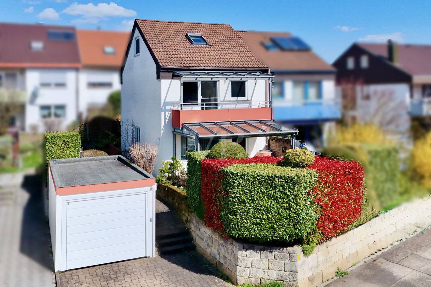 Gepflegte Doppelhaushälfte mit schönem Garten in ruhiger Lage – Wendlingen am Neckar – Bild 1 von 9
