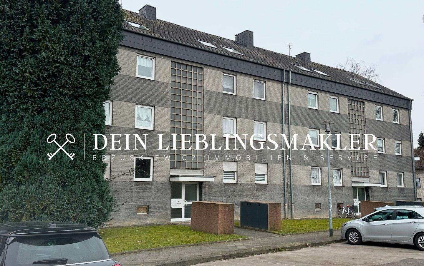 KAPITALANLEGER AUFGEPASST! SOLIDES 8-FAMILIENHAUS IN GUTER LAGE VON MG-VENN! – Mönchengladbach – Bild 1 von 9