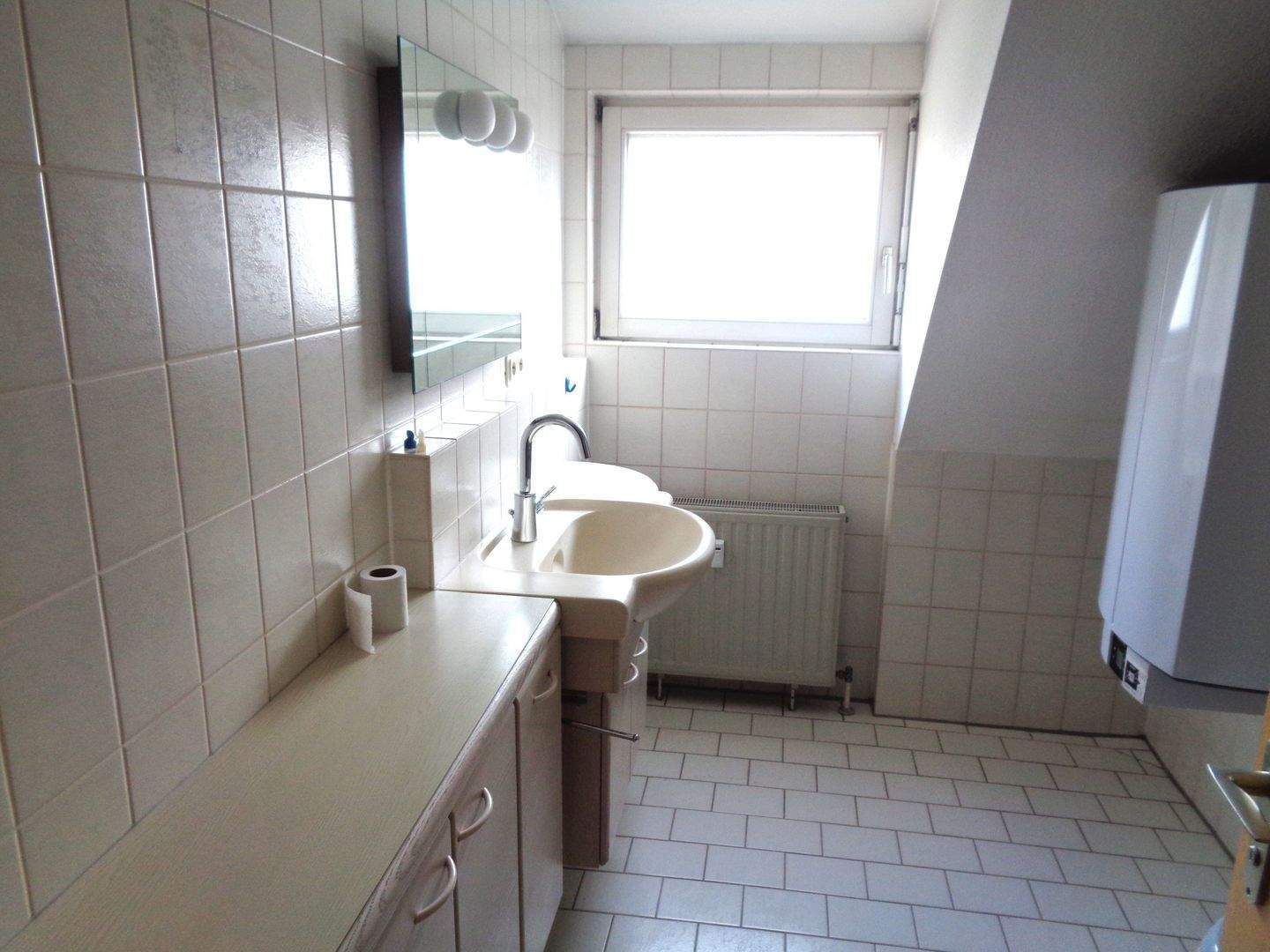 Sofort beziehbare, großzügige, 1 1/2 Zi. Dachgeschoss (3. OG) - Gallerie - Wohnung in zentraler Lage in Stuttgart - Mühlhausen – Stuttgart – Vorschaubild 8